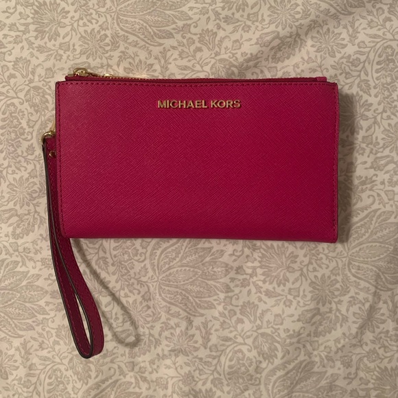 Michael Kors Handbags - Michael Kors pink wristlet